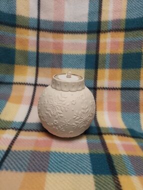 Lenox- Ornamental Glow- Snowflake votive- 4 inch